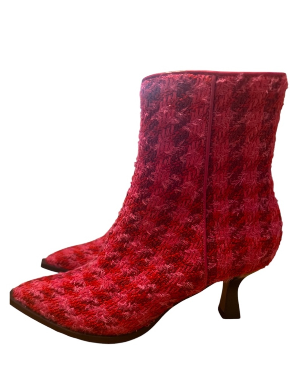 Betsey Johnson Louise Fuchsia Knit Kitten Heel Booties NWOB Size 7